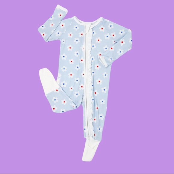 Poppy Kids Co 3-6 month Pajamas White and Blue Floral Zippered Footie Patriotic - Picture 4 of 5